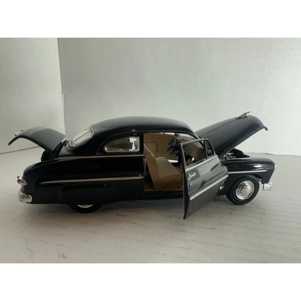 MOTORMAX Diecast 1949 Mercury Coupe Car 1:24 Black Opening Doors Hood Trunk
